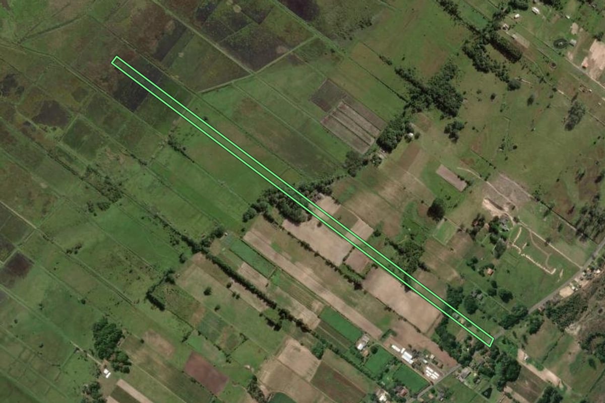 Imagem de satélite do imóvel rural em Balneário Gaivota (SC), com o contorno declarado no CAR desenhado por cima.