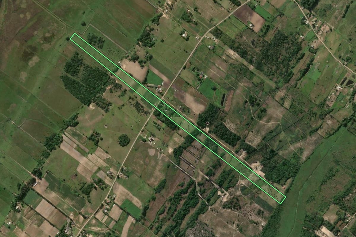 Imagem de satélite do imóvel rural em Balneário Gaivota (SC), com o contorno declarado no CAR desenhado por cima.