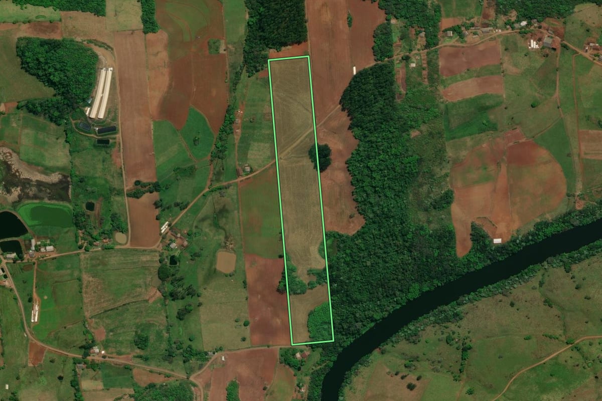 Imagem de satélite do imóvel rural em Barra Bonita (SC), com o contorno declarado no CAR desenhado por cima.