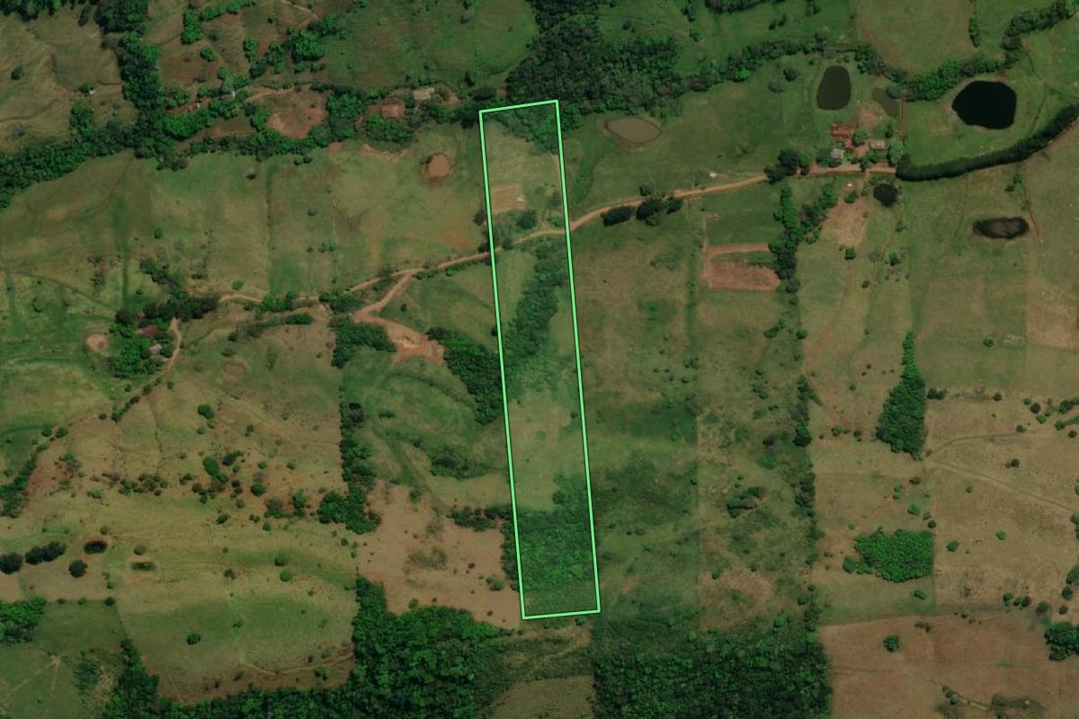 Imagem de satélite do imóvel rural em Barra Bonita (SC), com o contorno declarado no CAR desenhado por cima.