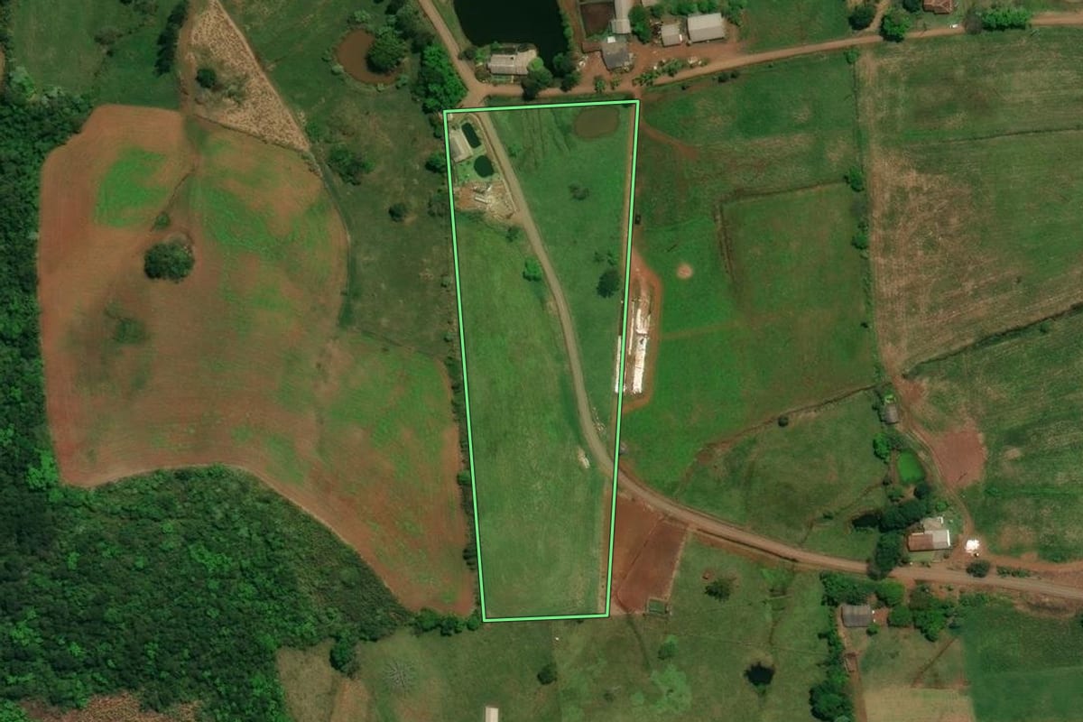 Imagem de satélite do imóvel rural em Barra Bonita (SC), com o contorno declarado no CAR desenhado por cima.