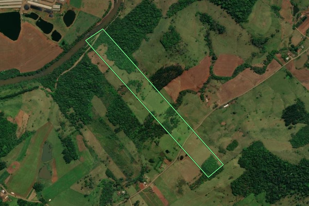 Imagem de satélite do imóvel rural em Barra Bonita (SC), com o contorno declarado no CAR desenhado por cima.