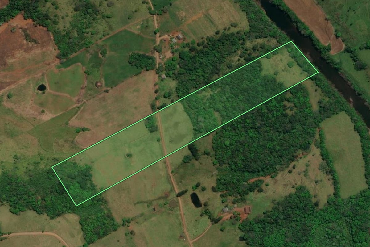 Imagem de satélite do imóvel rural em Barra Bonita (SC), com o contorno declarado no CAR desenhado por cima.