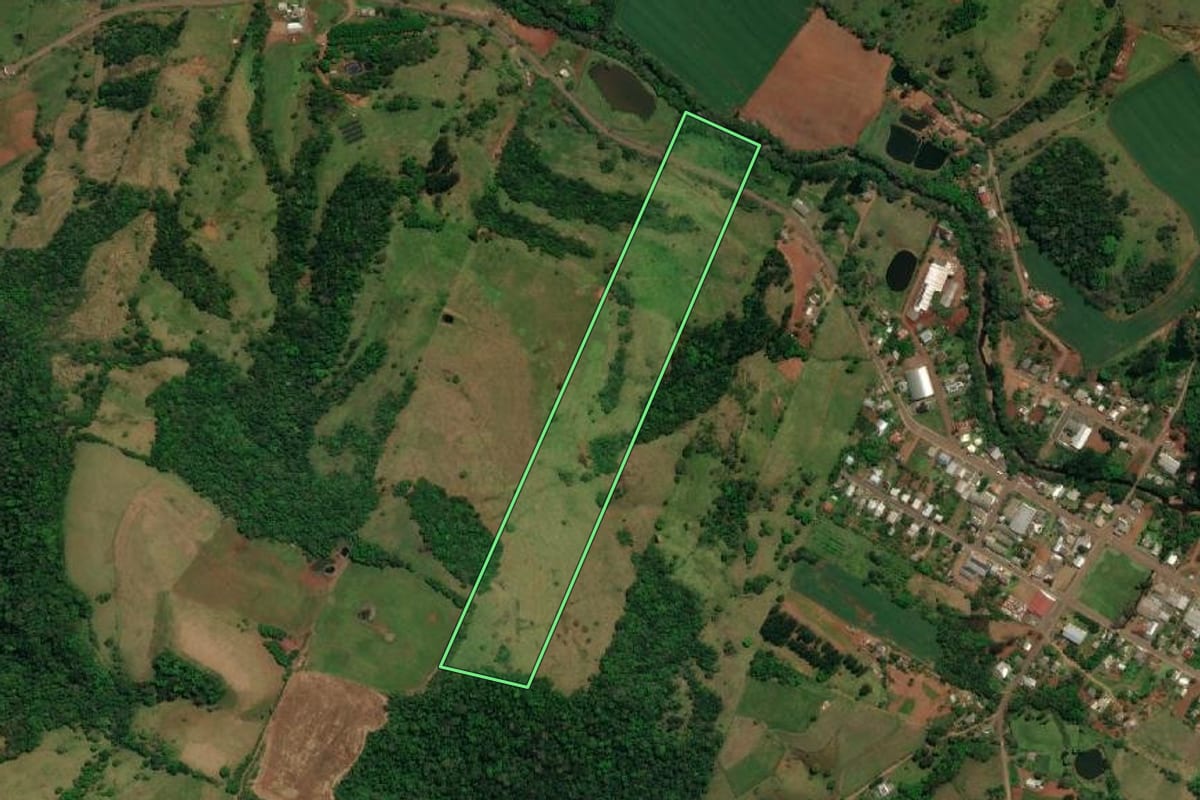 Imagem de satélite do imóvel rural em Barra Bonita (SC), com o contorno declarado no CAR desenhado por cima.