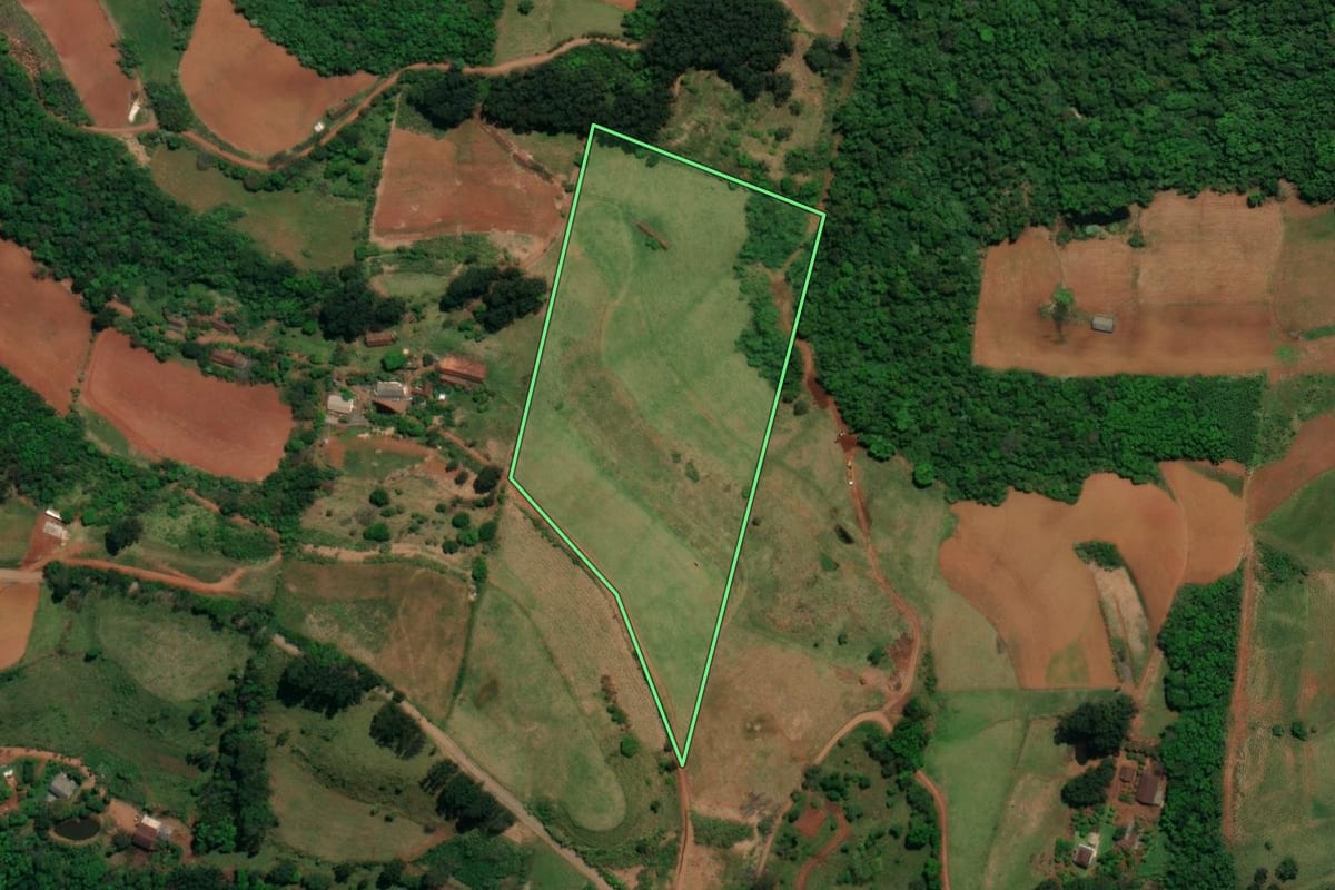 Imagem de satélite do imóvel rural em Barra Bonita (SC), com o contorno declarado no CAR desenhado por cima.