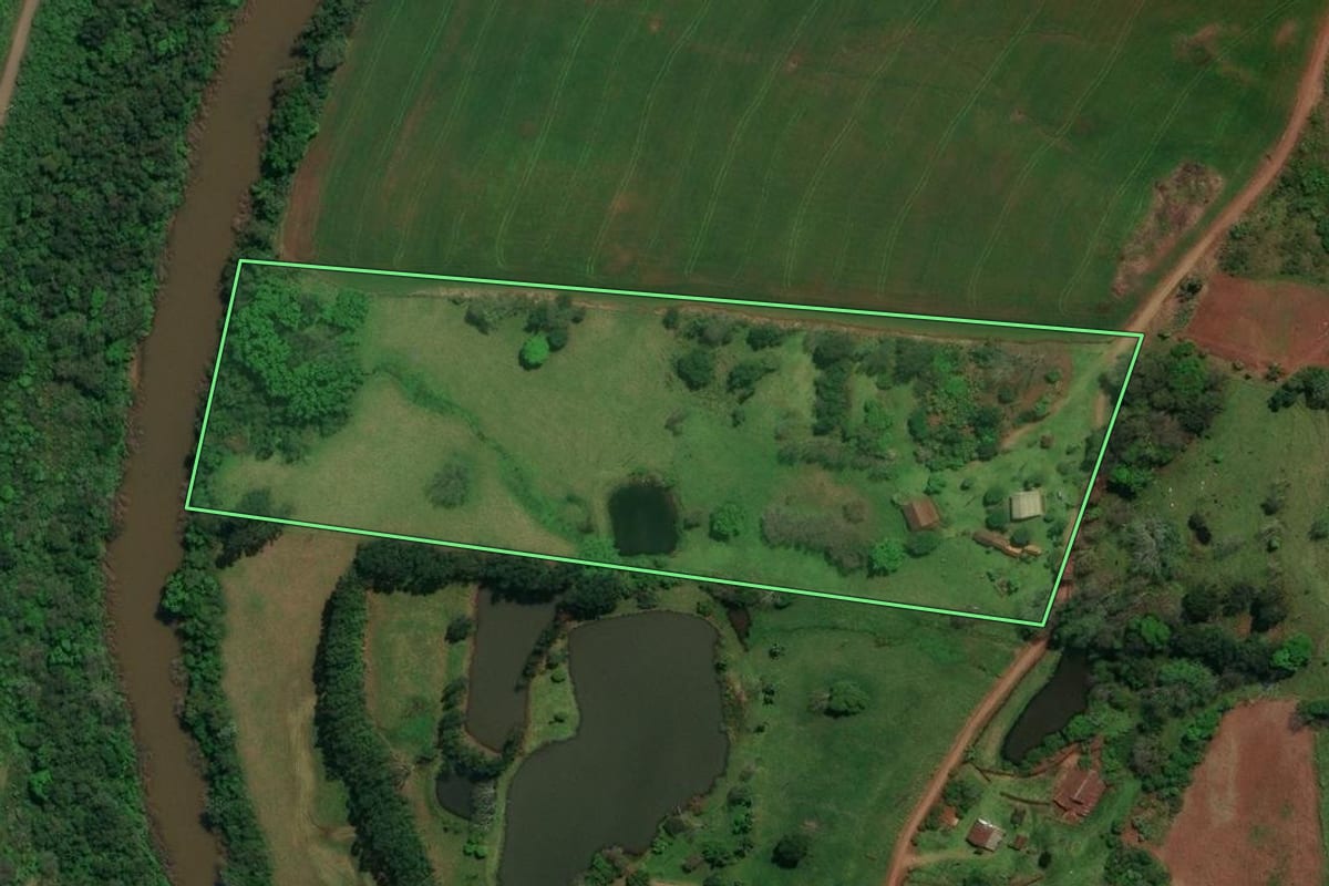 Imagem de satélite do imóvel rural em Barra Bonita (SC), com o contorno declarado no CAR desenhado por cima.
