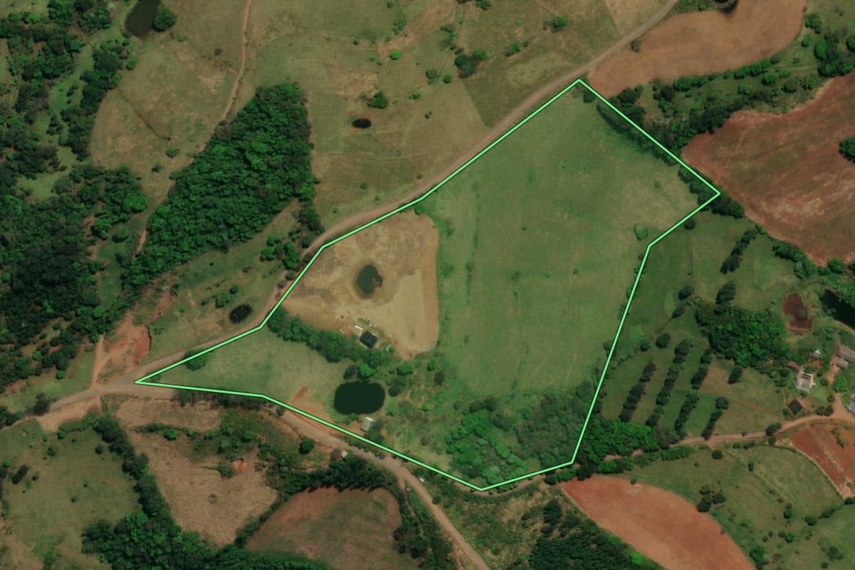 Imagem de satélite do imóvel rural em Barra Bonita (SC), com o contorno declarado no CAR desenhado por cima.