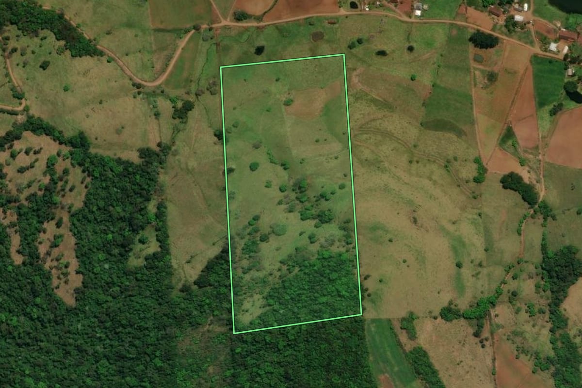 Imagem de satélite do imóvel rural em Barra Bonita (SC), com o contorno declarado no CAR desenhado por cima.