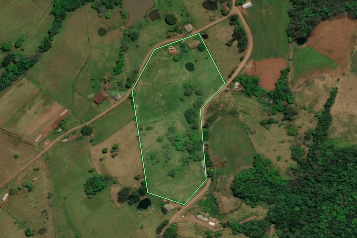 Imagem de satélite do imóvel rural em Barra Bonita (SC), com o contorno declarado no CAR desenhado por cima.