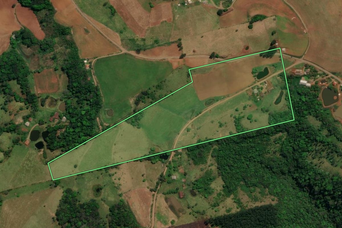 Imagem de satélite do imóvel rural em Barra Bonita (SC), com o contorno declarado no CAR desenhado por cima.