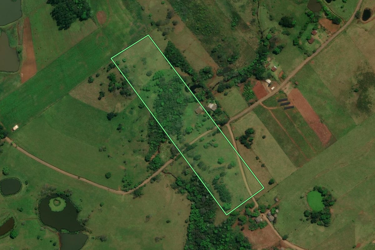 Imagem de satélite do imóvel rural em Barra Bonita (SC), com o contorno declarado no CAR desenhado por cima.