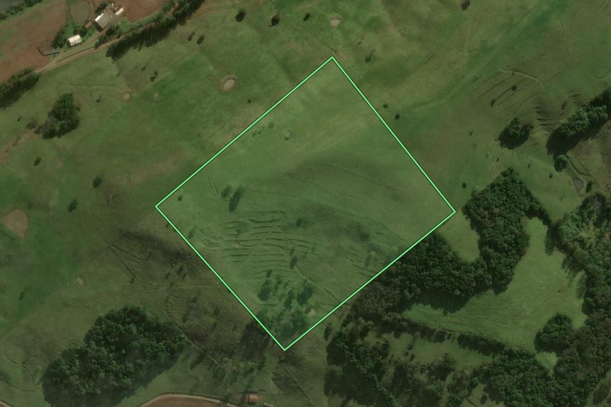 Imagem de satélite do imóvel rural em Barra Bonita (SC), com o contorno declarado no CAR desenhado por cima.