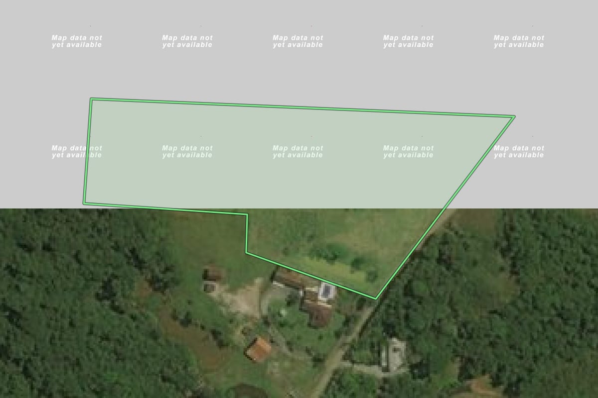 Imagem de satélite do imóvel rural em Barra Velha (SC), com o contorno declarado no CAR desenhado por cima.
