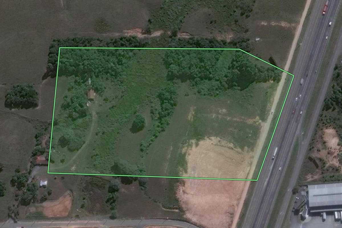 Imagem de satélite do imóvel rural em Barra Velha (SC), com o contorno declarado no CAR desenhado por cima.