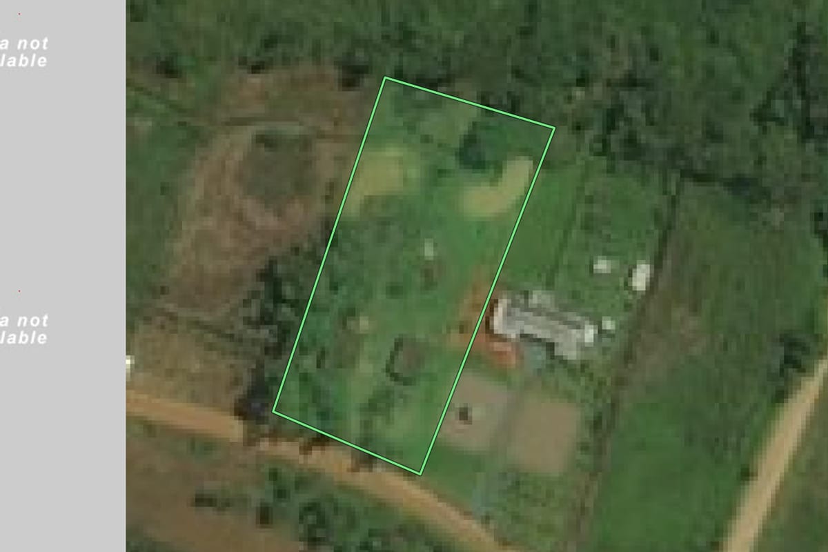 Imagem de satélite do imóvel rural em Barra Velha (SC), com o contorno declarado no CAR desenhado por cima.