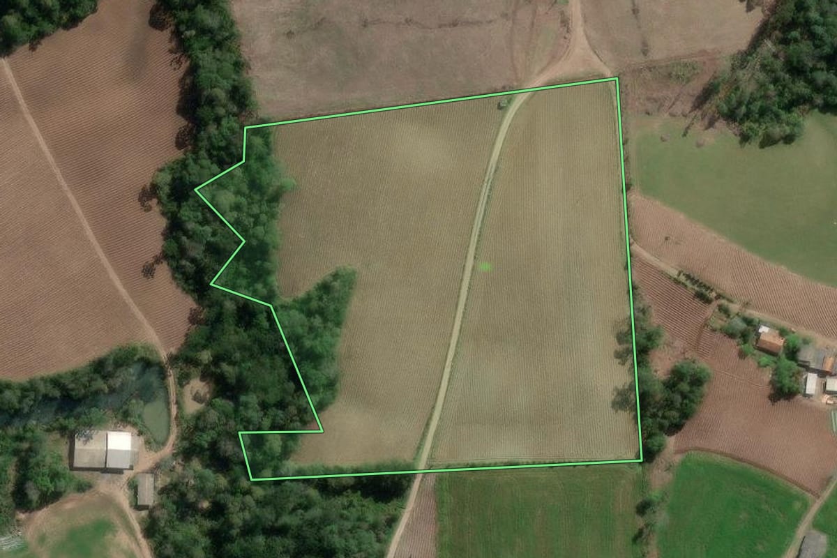 Imagem de satélite do imóvel rural em Bela Vista do Toldo (SC), com o contorno declarado no CAR desenhado por cima.