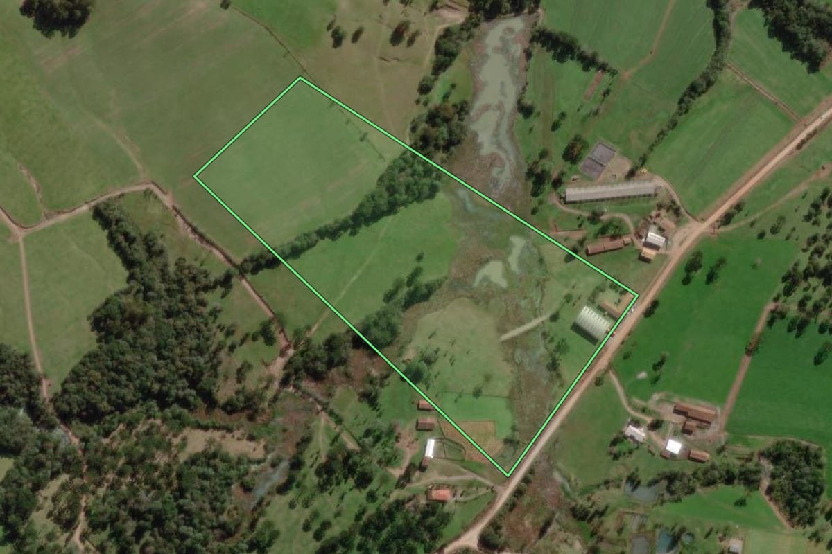 Imagem de satélite do imóvel rural em Bela Vista do Toldo (SC), com o contorno declarado no CAR desenhado por cima.