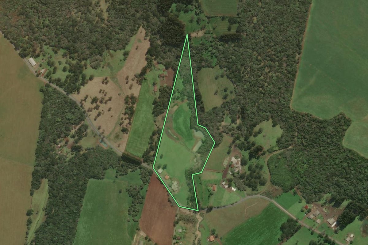 Imagem de satélite do imóvel rural em Bela Vista do Toldo (SC), com o contorno declarado no CAR desenhado por cima.