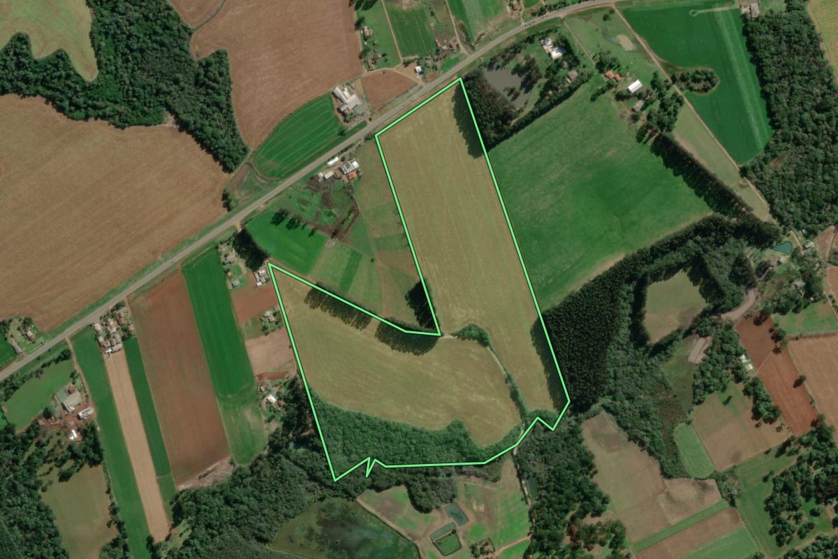 Imagem de satélite do imóvel rural em Bela Vista do Toldo (SC), com o contorno declarado no CAR desenhado por cima.