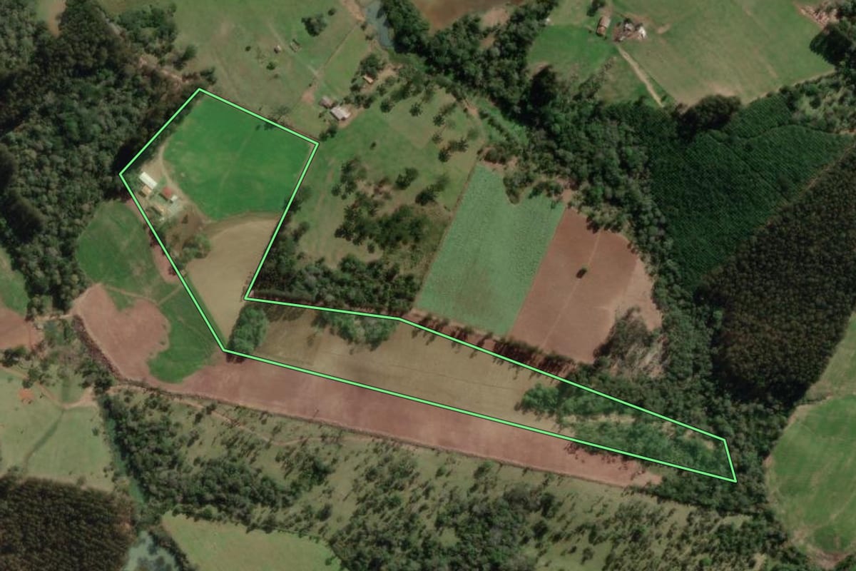 Imagem de satélite do imóvel rural em Bela Vista do Toldo (SC), com o contorno declarado no CAR desenhado por cima.