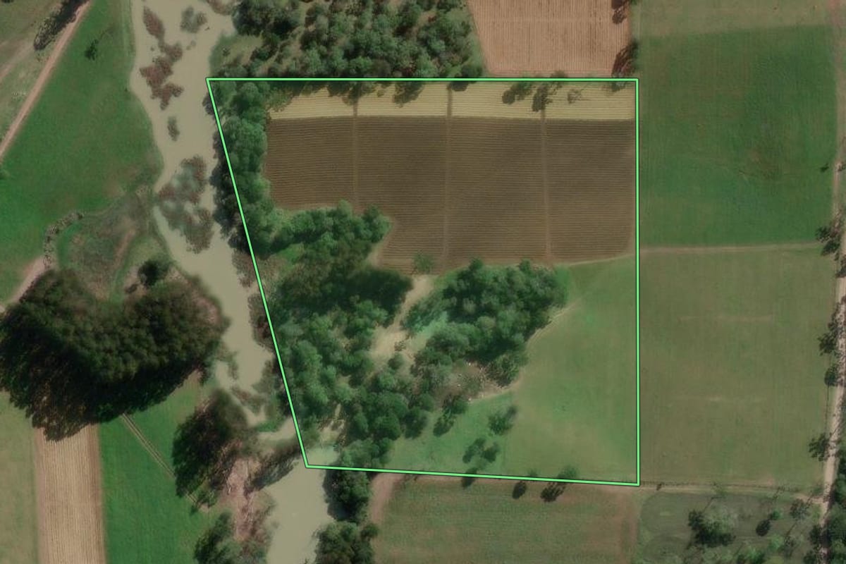 Imagem de satélite do imóvel rural em Bela Vista do Toldo (SC), com o contorno declarado no CAR desenhado por cima.