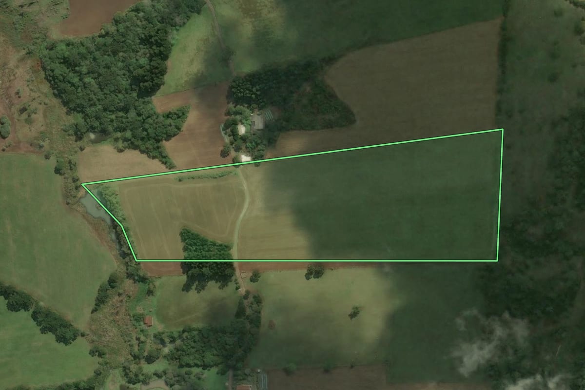 Imagem de satélite do imóvel rural em Bela Vista do Toldo (SC), com o contorno declarado no CAR desenhado por cima.