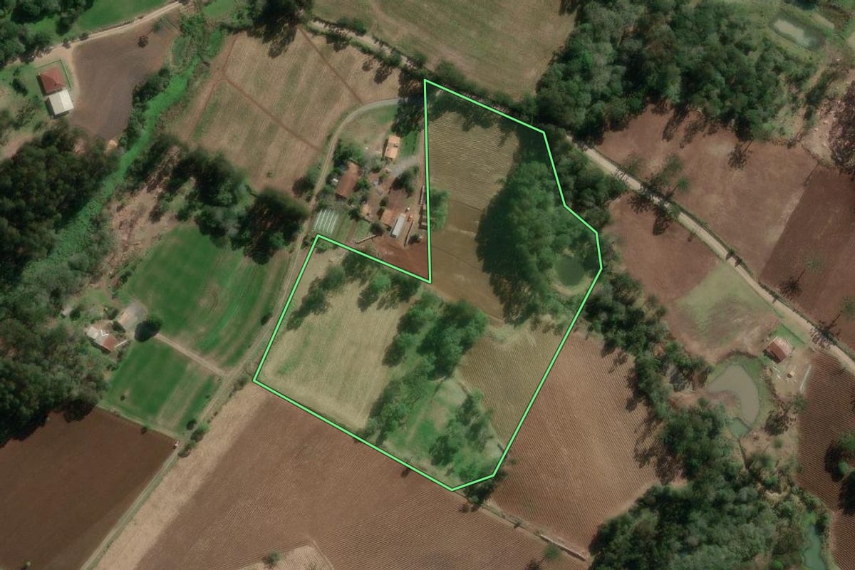 Imagem de satélite do imóvel rural em Bela Vista do Toldo (SC), com o contorno declarado no CAR desenhado por cima.