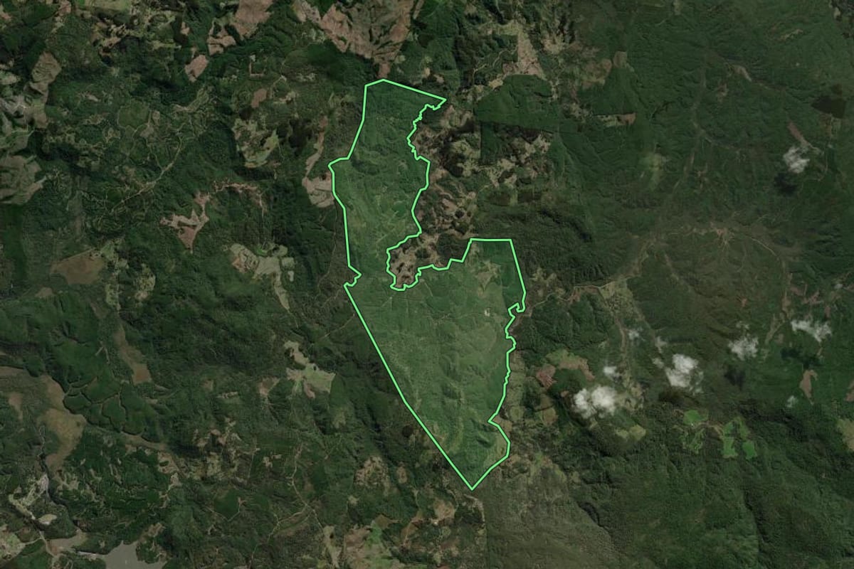 Imagem de satélite do imóvel rural em Bela Vista do Toldo (SC), com o contorno declarado no CAR desenhado por cima.