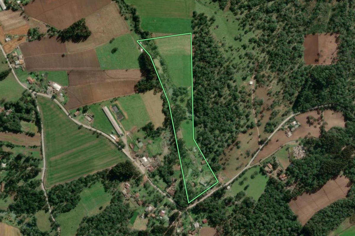 Imagem de satélite do imóvel rural em Bela Vista do Toldo (SC), com o contorno declarado no CAR desenhado por cima.