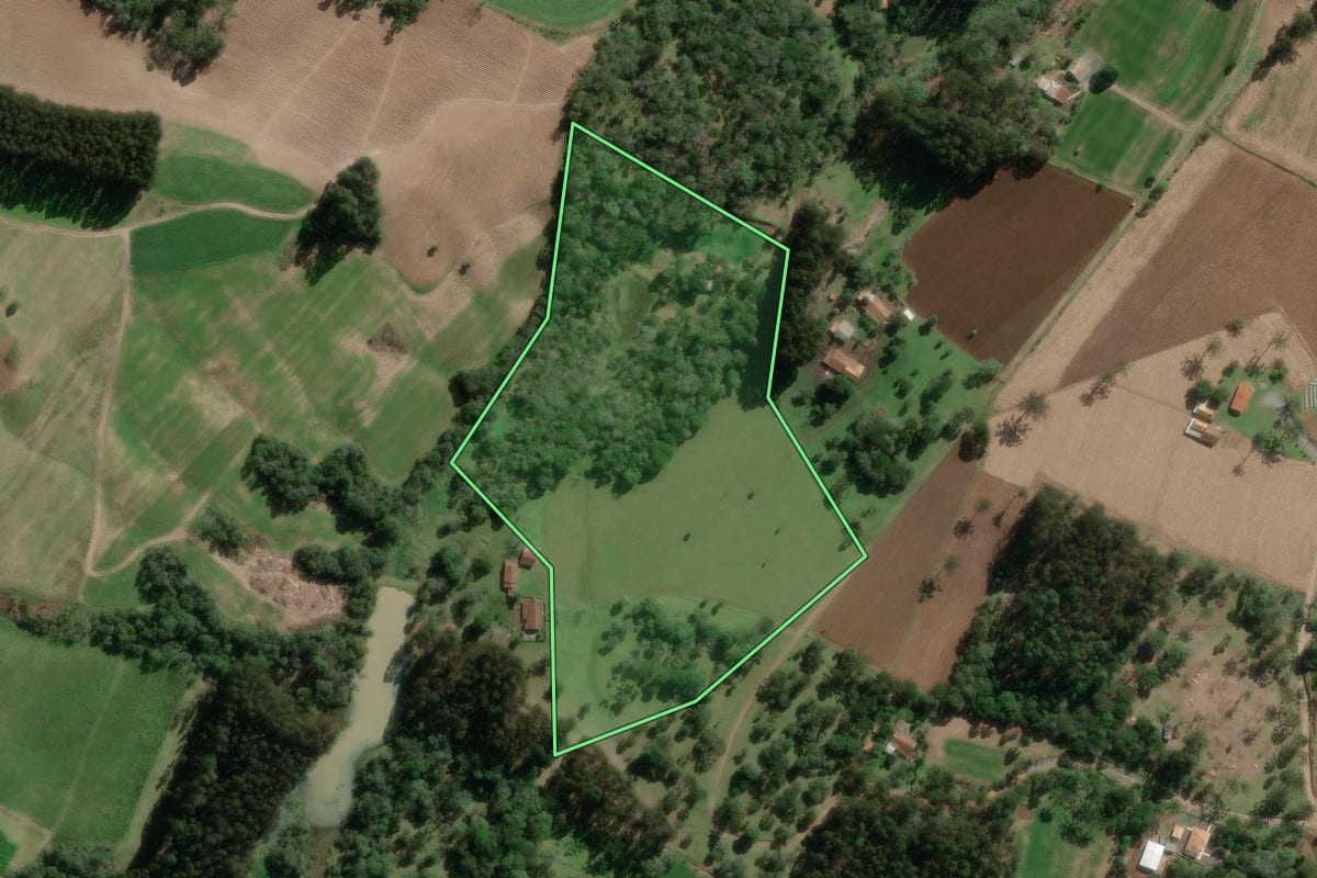 Imagem de satélite do imóvel rural em Bela Vista do Toldo (SC), com o contorno declarado no CAR desenhado por cima.