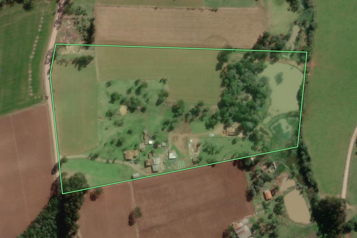 Imagem de satélite do imóvel rural em Bela Vista do Toldo (SC), com o contorno declarado no CAR desenhado por cima.