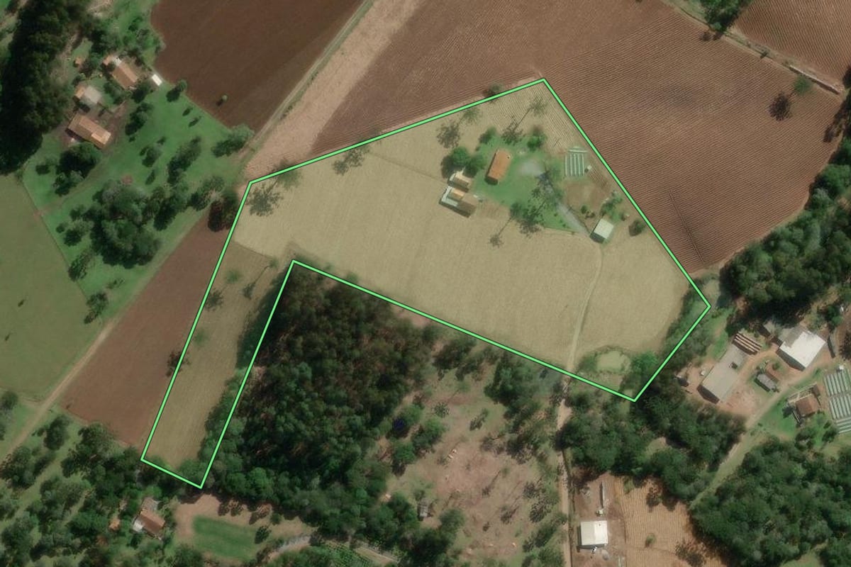 Imagem de satélite do imóvel rural em Bela Vista do Toldo (SC), com o contorno declarado no CAR desenhado por cima.