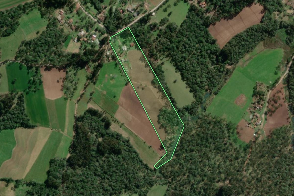 Imagem de satélite do imóvel rural em Bela Vista do Toldo (SC), com o contorno declarado no CAR desenhado por cima.