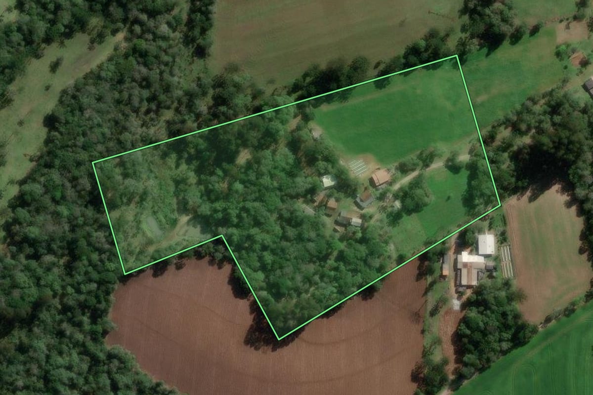 Imagem de satélite do imóvel rural em Bela Vista do Toldo (SC), com o contorno declarado no CAR desenhado por cima.