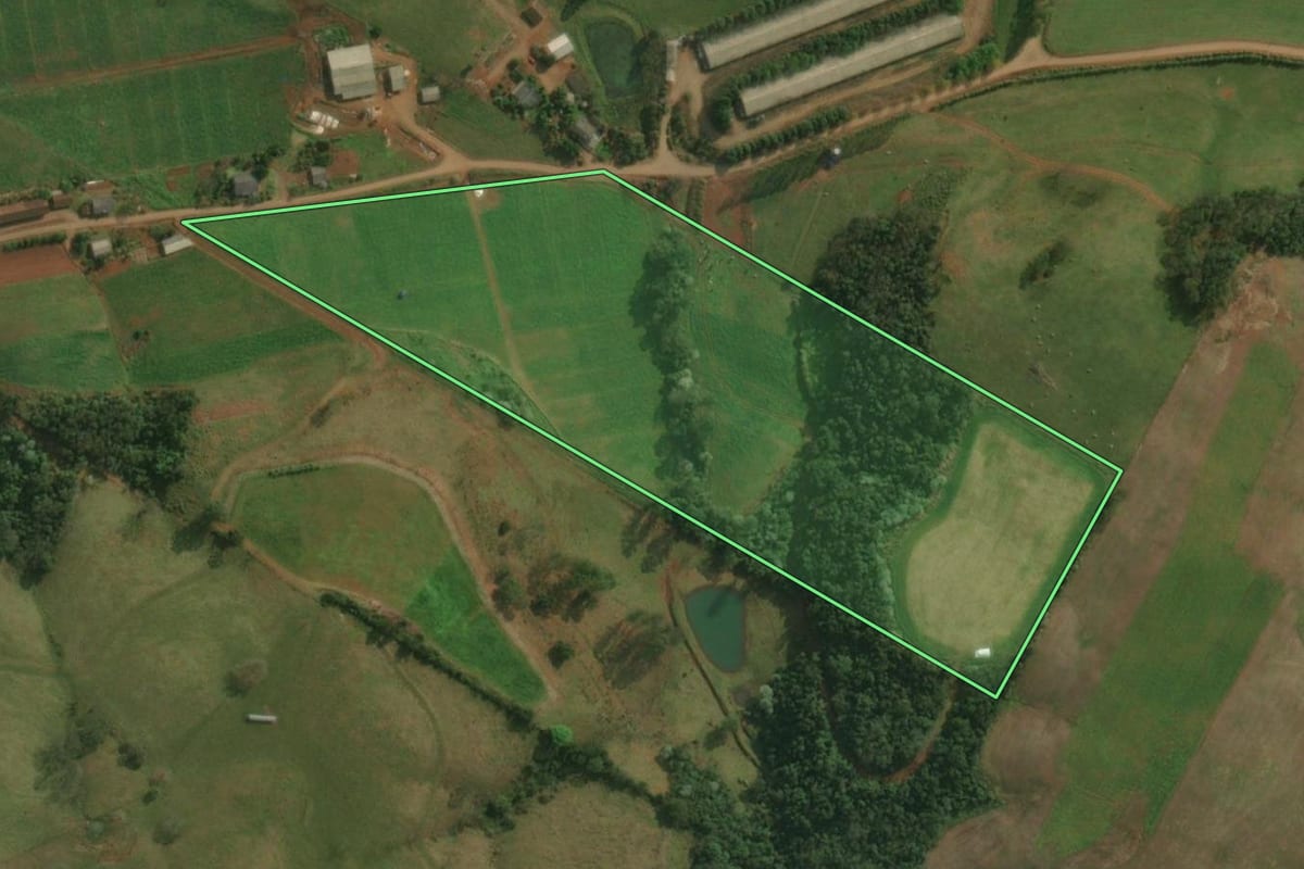 Imagem de satélite do imóvel rural em Belmonte (SC), com o contorno declarado no CAR desenhado por cima.