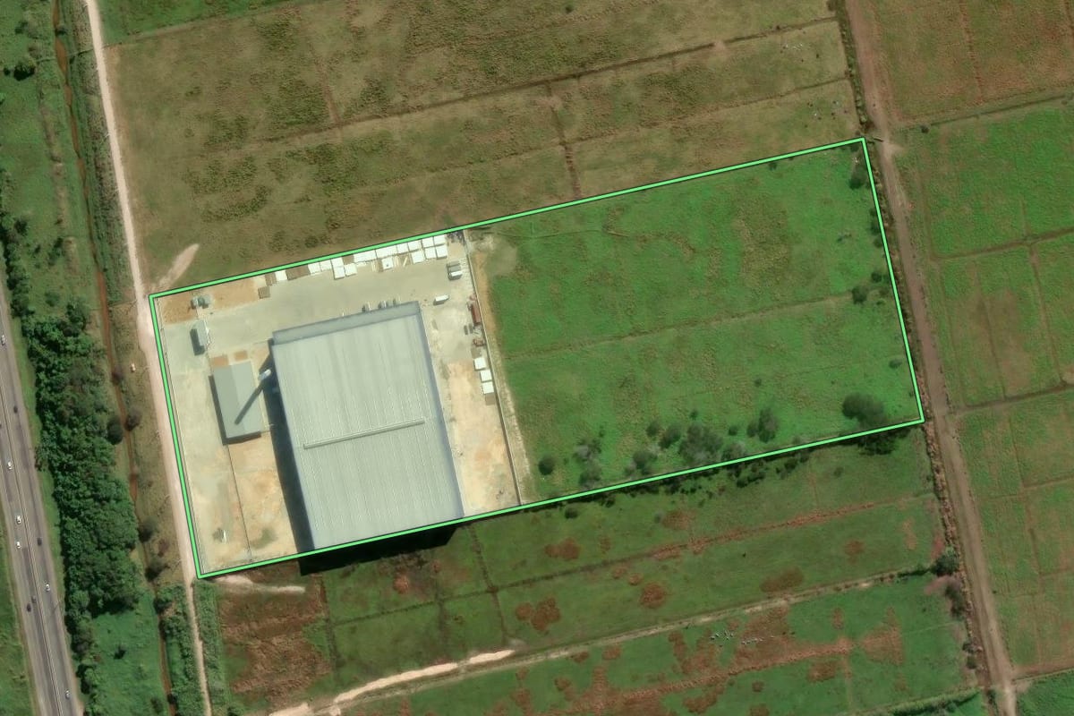 Imagem de satélite do imóvel rural em Biguaçu (SC), com o contorno declarado no CAR desenhado por cima.