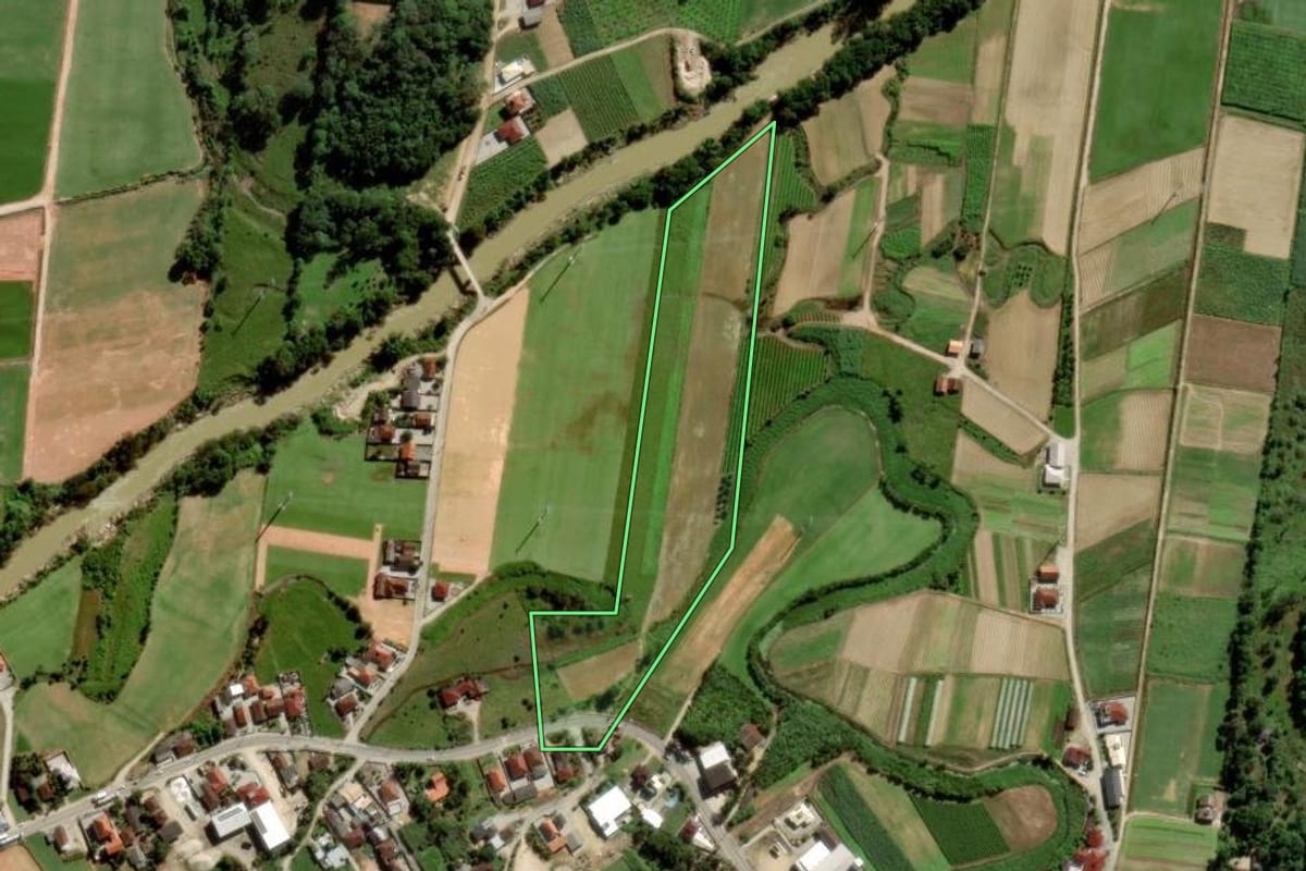 Imagem de satélite do imóvel rural em Biguaçu (SC), com o contorno declarado no CAR desenhado por cima.