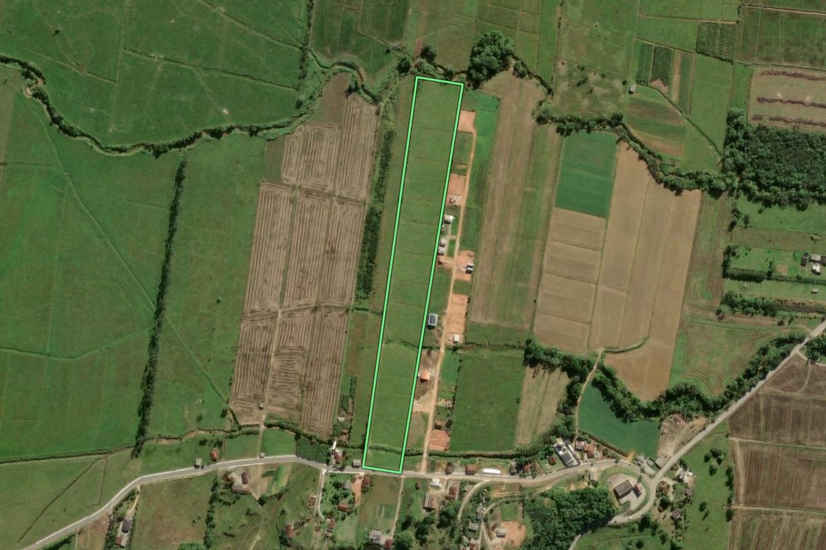 Imagem de satélite do imóvel rural em Biguaçu (SC), com o contorno declarado no CAR desenhado por cima.