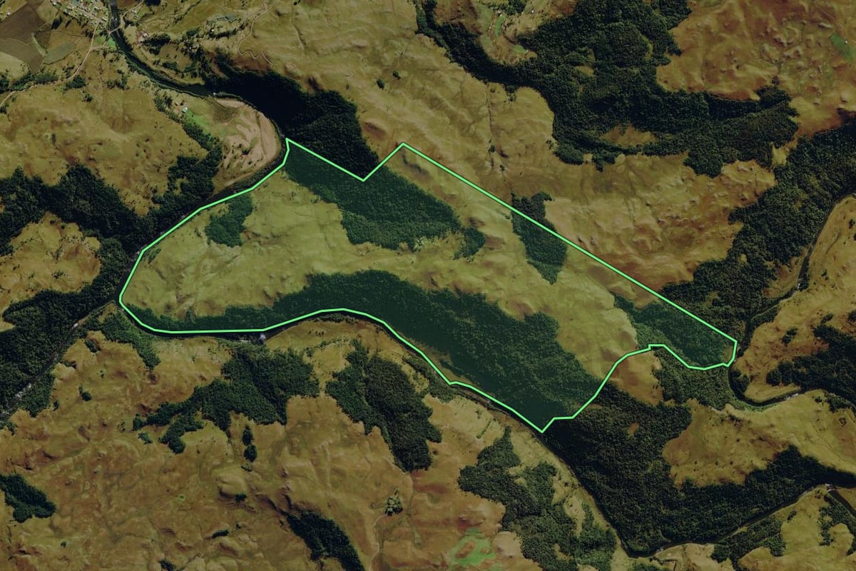 Imagem de satélite do imóvel rural em Bom Jardim da Serra (SC), com o contorno declarado no CAR desenhado por cima.