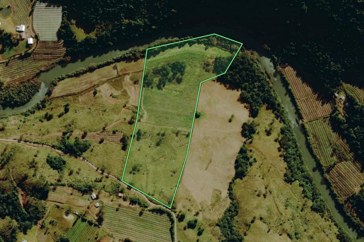 Imagem de satélite do imóvel rural em Bom Jardim da Serra (SC), com o contorno declarado no CAR desenhado por cima.
