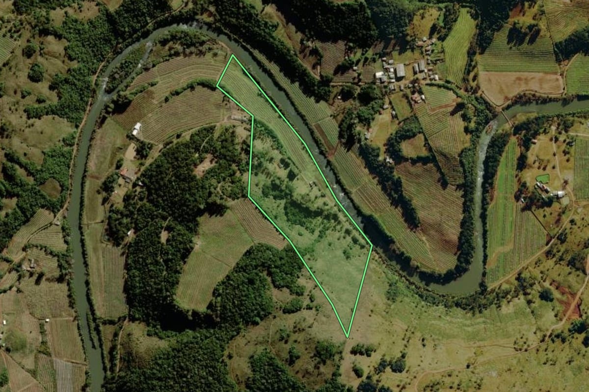 Imagem de satélite do imóvel rural em Bom Jardim da Serra (SC), com o contorno declarado no CAR desenhado por cima.