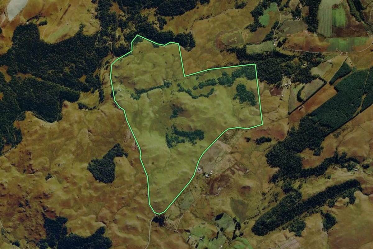 Imagem de satélite do imóvel rural em Bom Jardim da Serra (SC), com o contorno declarado no CAR desenhado por cima.