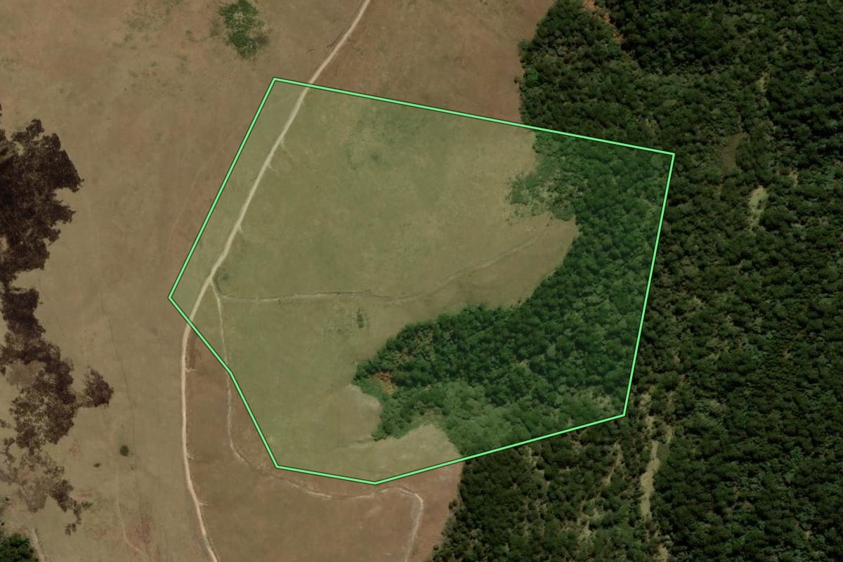 Imagem de satélite do imóvel rural em Bom Jardim da Serra (SC), com o contorno declarado no CAR desenhado por cima.