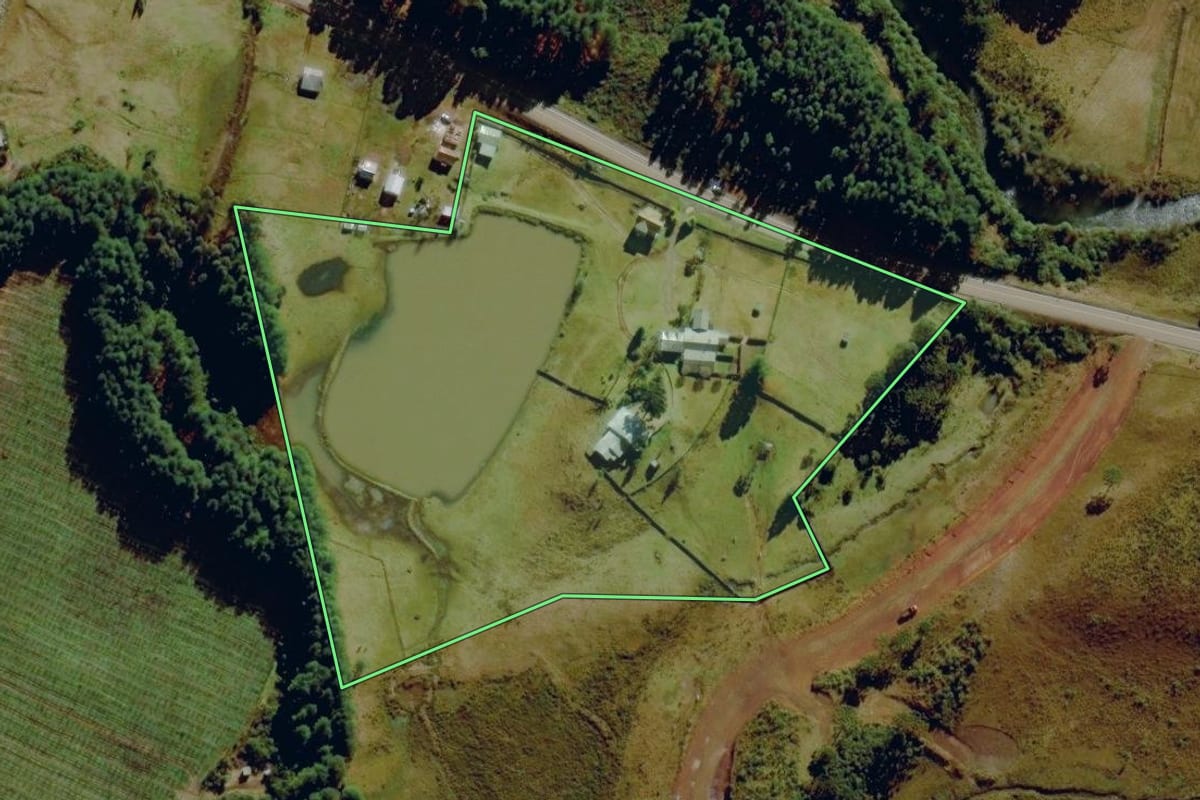 Imagem de satélite do imóvel rural em Bom Jardim da Serra (SC), com o contorno declarado no CAR desenhado por cima.