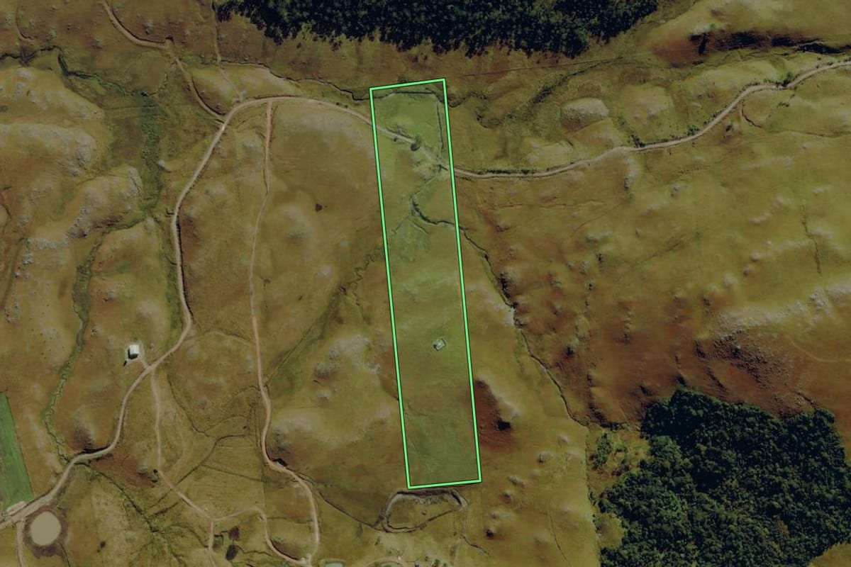 Imagem de satélite do imóvel rural em Bom Jardim da Serra (SC), com o contorno declarado no CAR desenhado por cima.