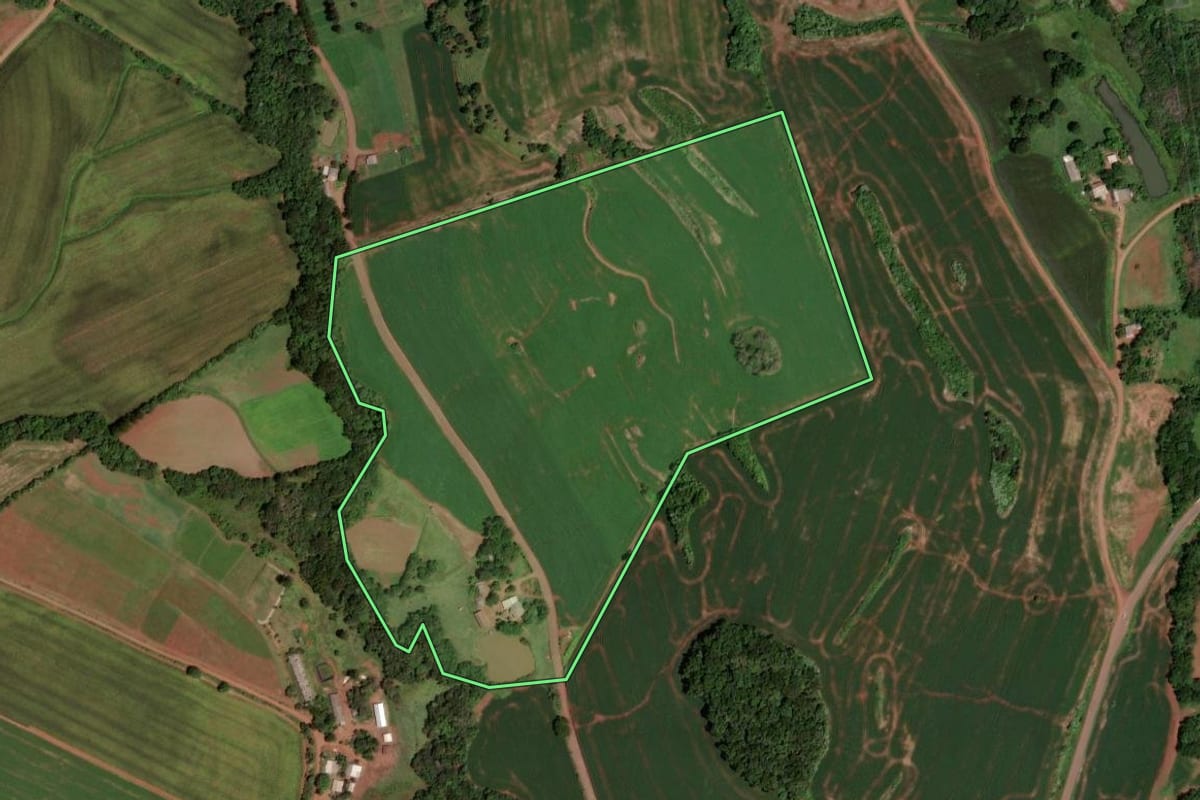 Imagem de satélite do imóvel rural em Bom Jesus (SC), com o contorno declarado no CAR desenhado por cima.