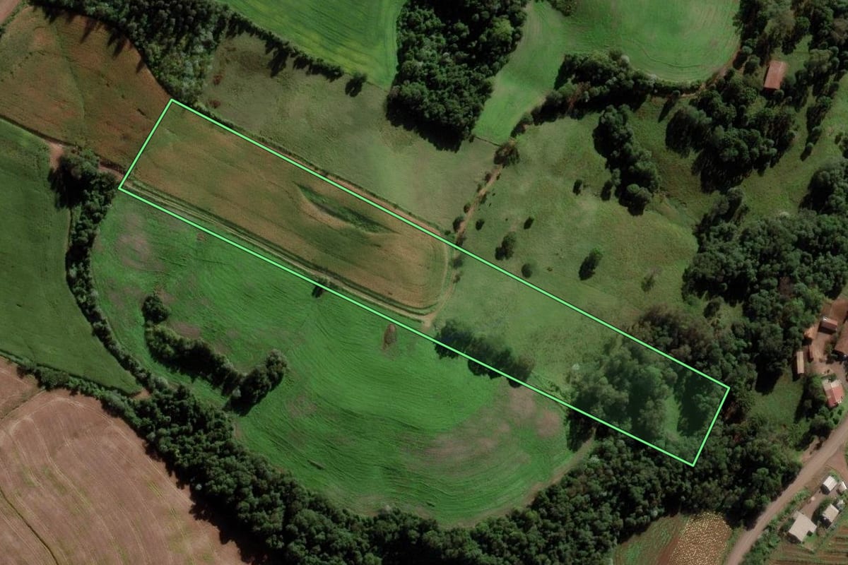 Imagem de satélite do imóvel rural em Bom Jesus do Oeste (SC), com o contorno declarado no CAR desenhado por cima.
