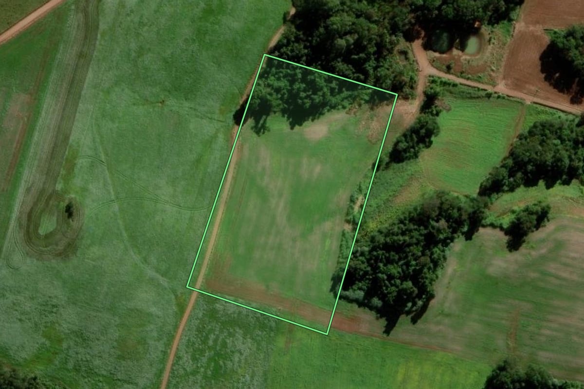 Imagem de satélite do imóvel rural em Bom Jesus do Oeste (SC), com o contorno declarado no CAR desenhado por cima.