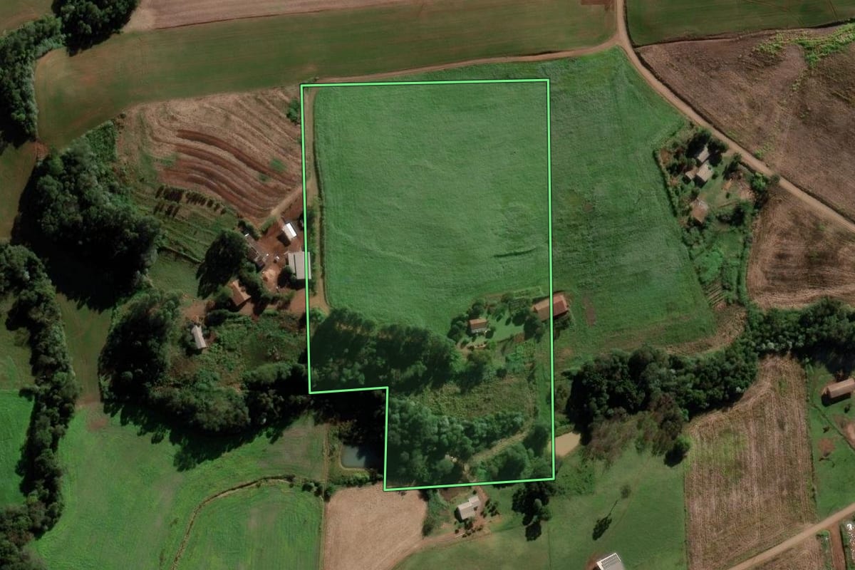 Imagem de satélite do imóvel rural em Bom Jesus do Oeste (SC), com o contorno declarado no CAR desenhado por cima.