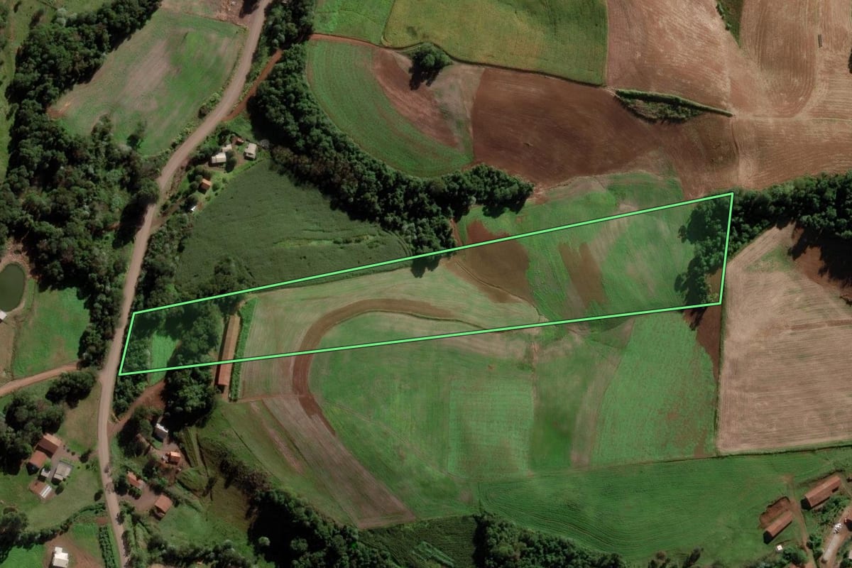 Imagem de satélite do imóvel rural em Bom Jesus do Oeste (SC), com o contorno declarado no CAR desenhado por cima.